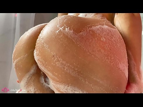 ❤️ Bà thủ dâm âm hộ với máy rung đến cực khoái mãnh liệt trong vòi hoa sen Fucking ở% vi.hentai-menu.ru%